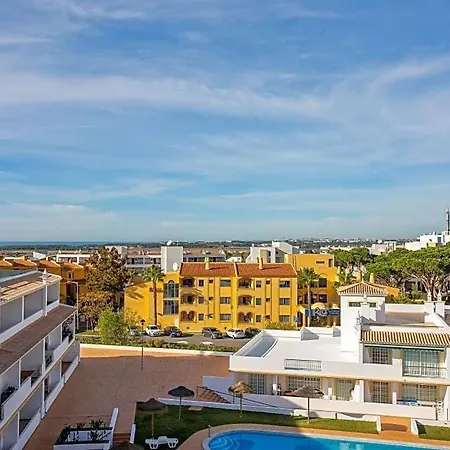 Apartment Sleeps 4 With Pool And Air Con
