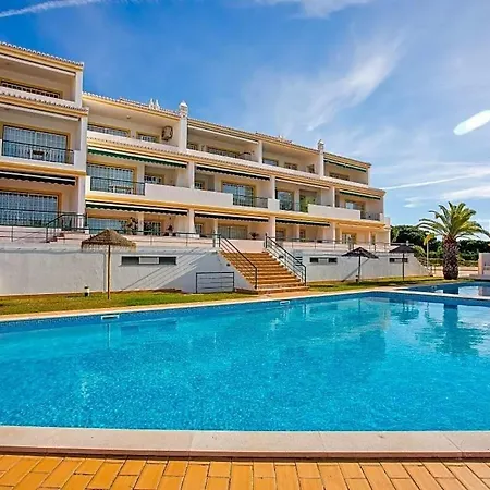 Sleeps 4 With Pool And Air Con Apartment