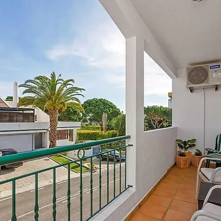 Sleeps 4 With Pool And Air Con Apartment *