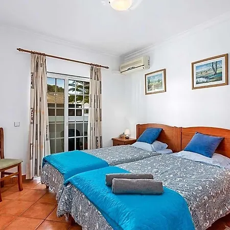 Sleeps 4 With Pool And Air Con *