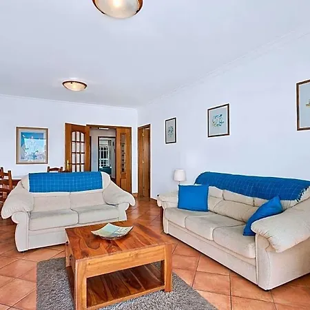 Sleeps 4 With Pool And Air Con *