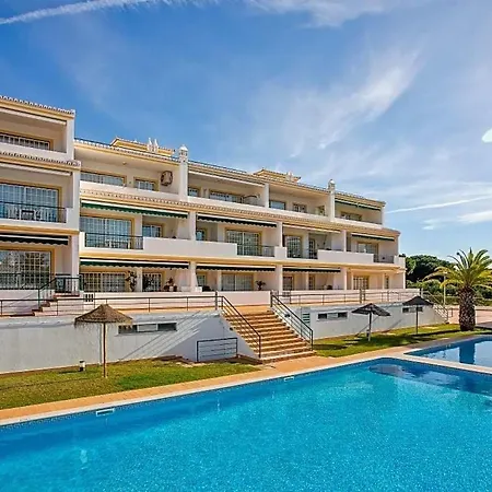 Sleeps 4 With Pool And Air Con Apartment *