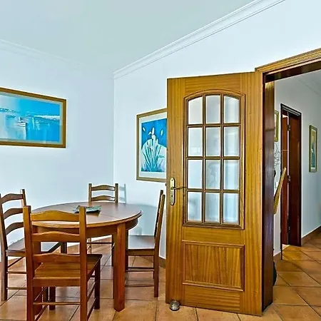 Sleeps 4 With Pool And Air Con Vilamoura