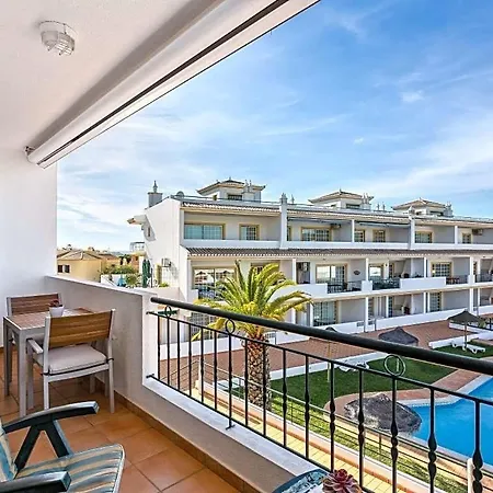 Sleeps 4 With Pool And Air Con Apartment