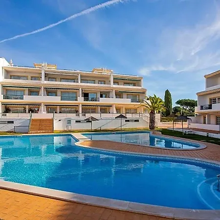 Sleeps 4 With Pool And Air Con